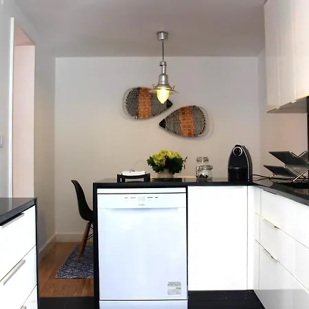 C3 Charm & Confort In Bairro Alto! 18th Century Building, Very Lisbona